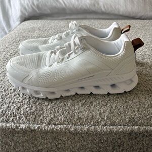 White Athletic Sneakers with Brown Heel Pull Women’s 8.5